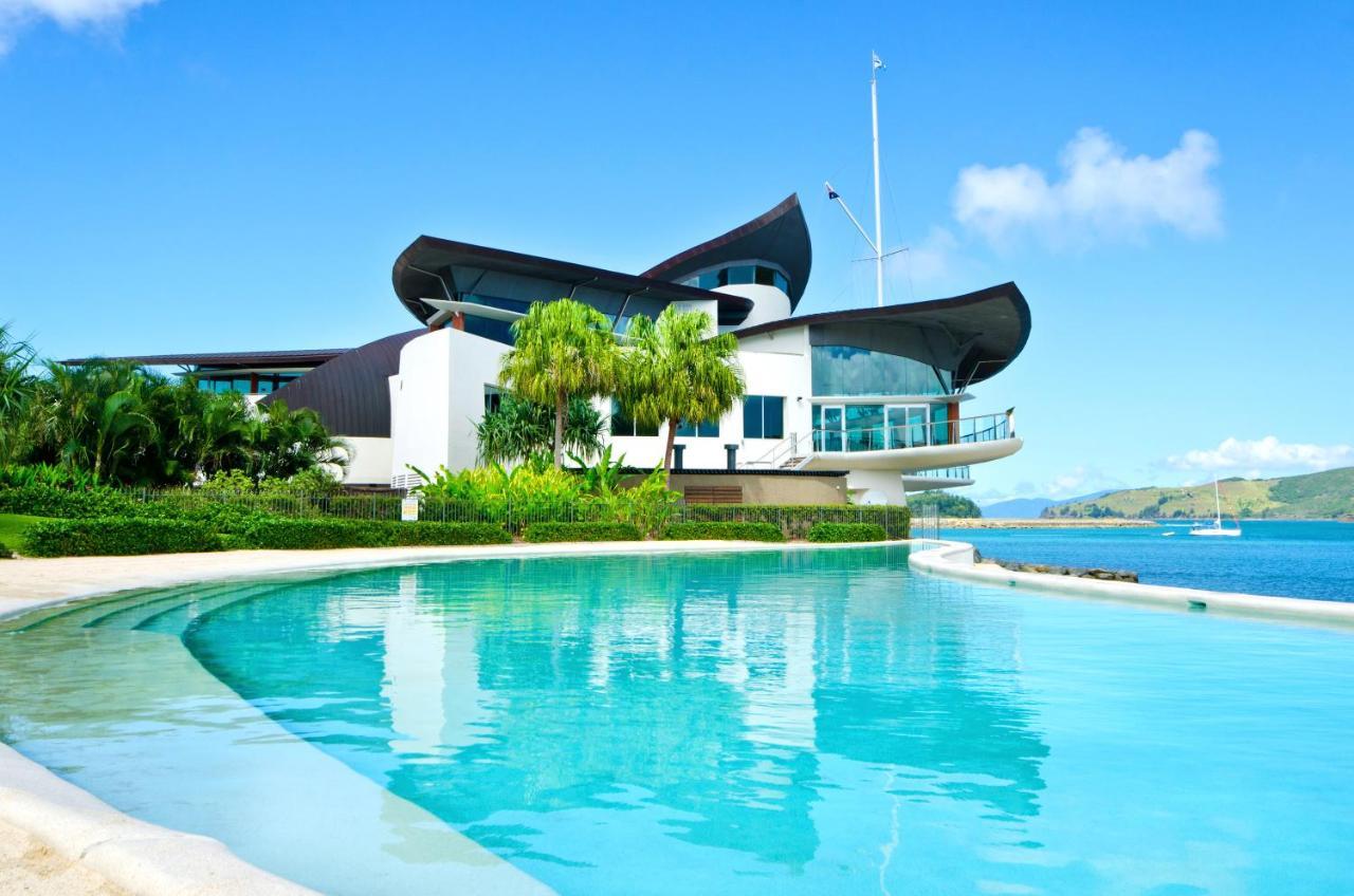 Yacht Club Villas Hamilton Island Exteriör bild